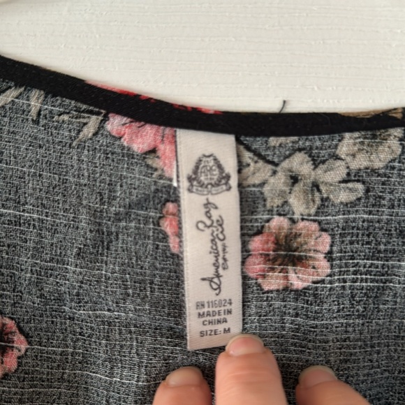 💙 2 for $10💙 Lace Up Top - Picture 4 of 4